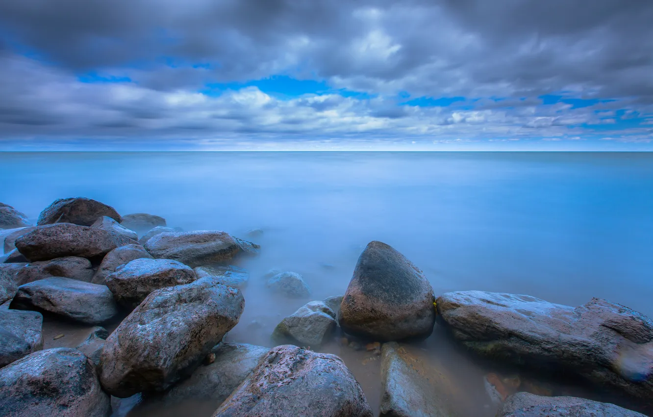 Фото обои небо, облака, озеро, камни, голубое, берег, Мичиган, США