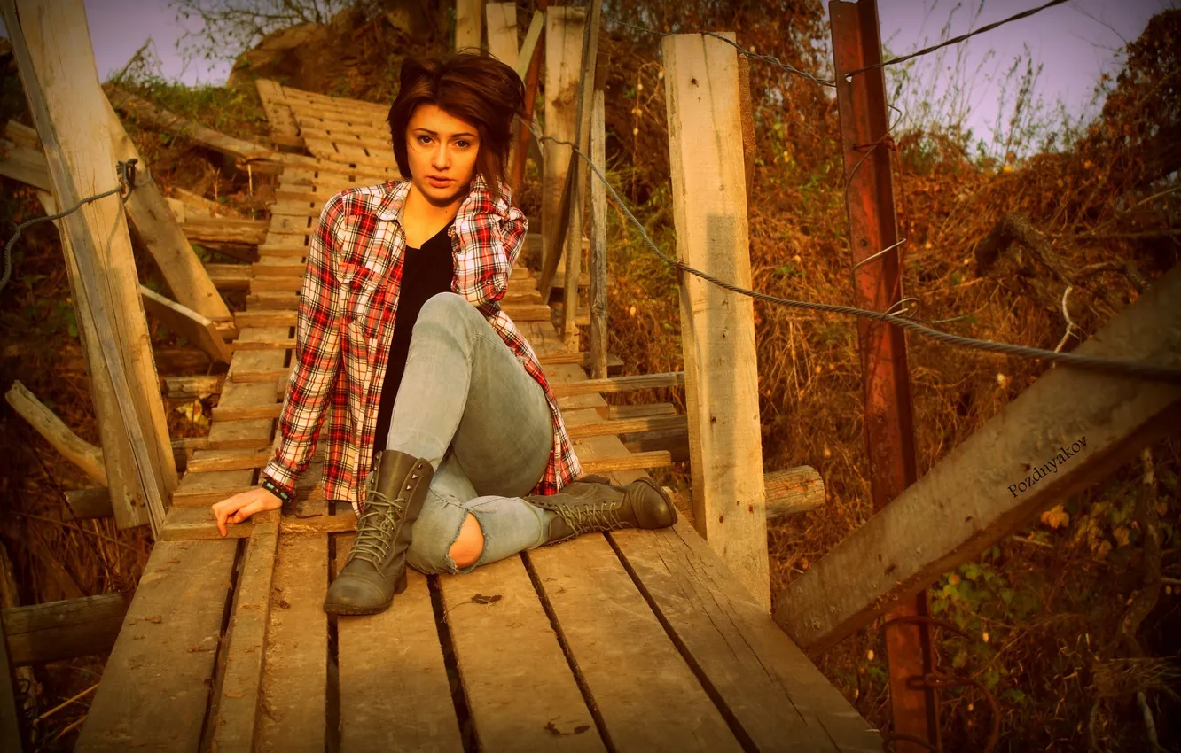 Фото обои взгляд, ножки, Анна, деревянный мост