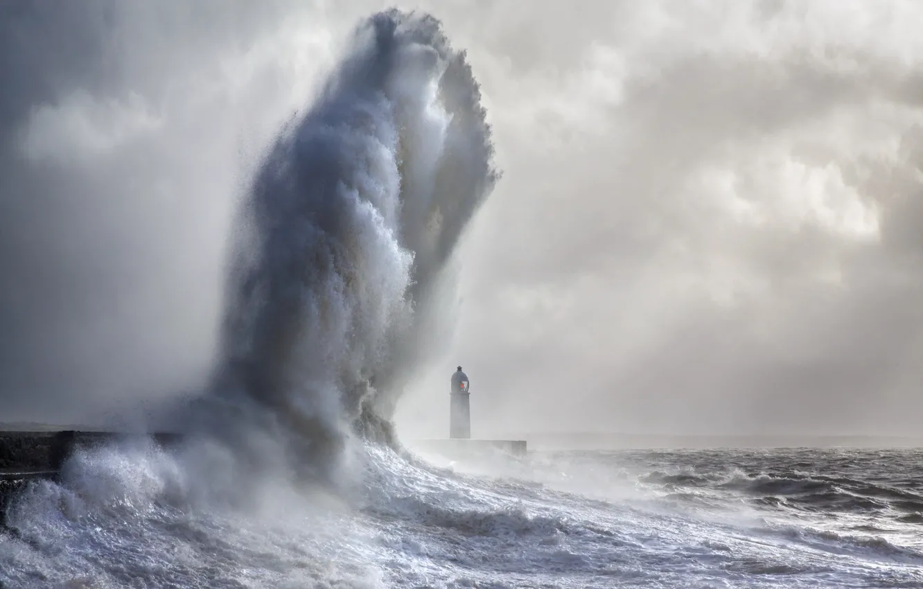 Фото обои море, пейзаж, Porthcawl Lighthouse, Giant Wave