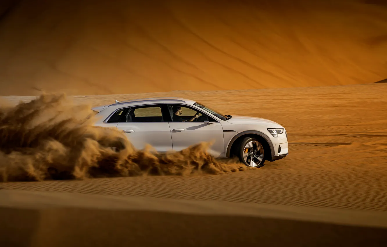 Фото обои песок, белый, Audi, скорость, E-Tron, 2019