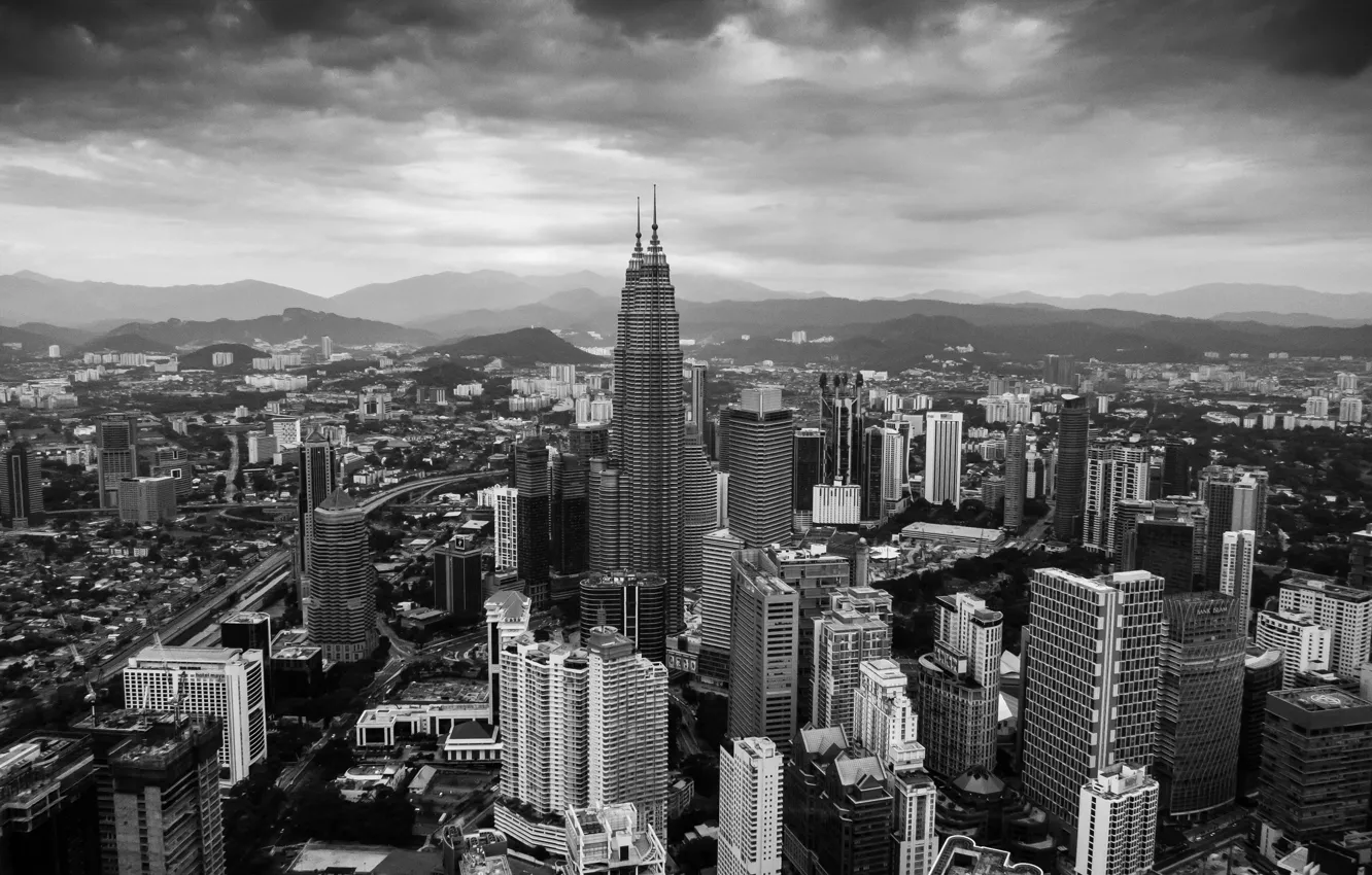 Фото обои город, дома, небоскребы, черно-белое фото, Malaysia, Kuala Lumpur Tower