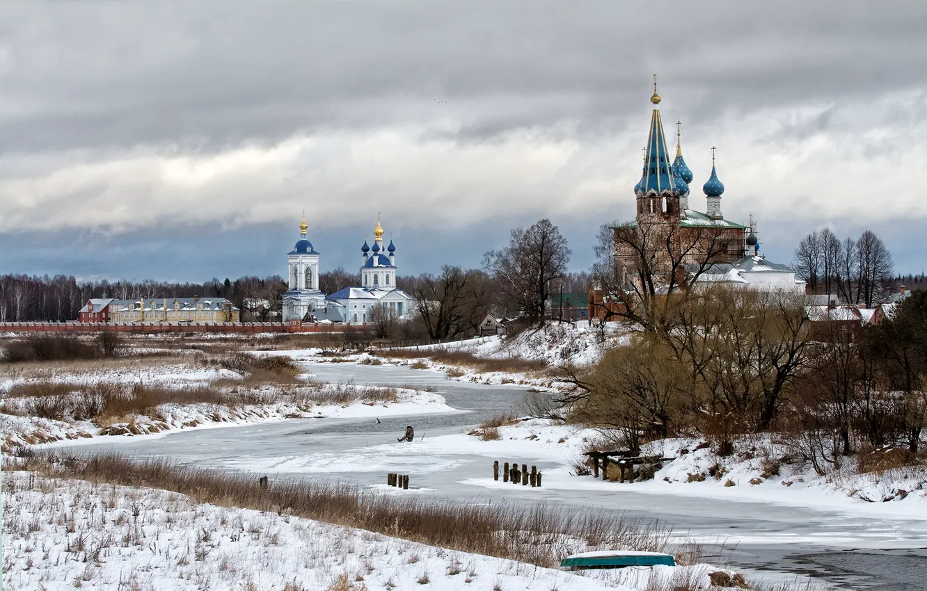 зима деревня храм