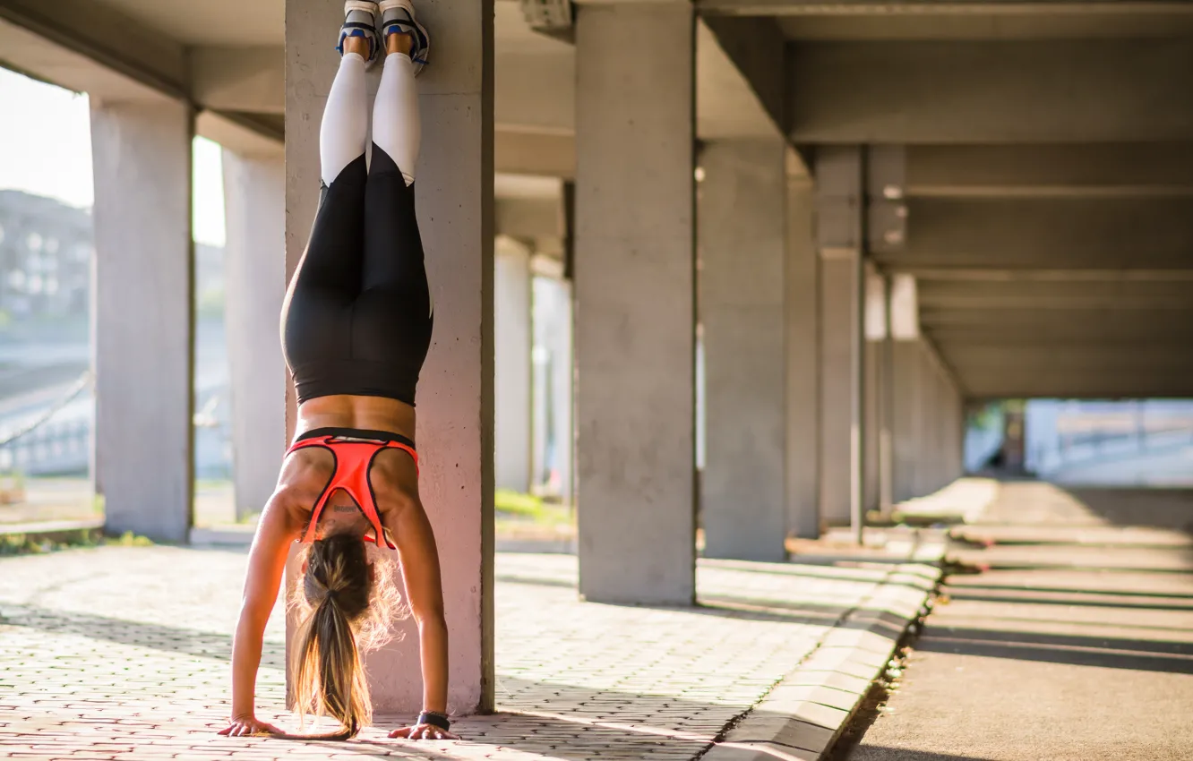 Фото обои girl, bridge, fitness