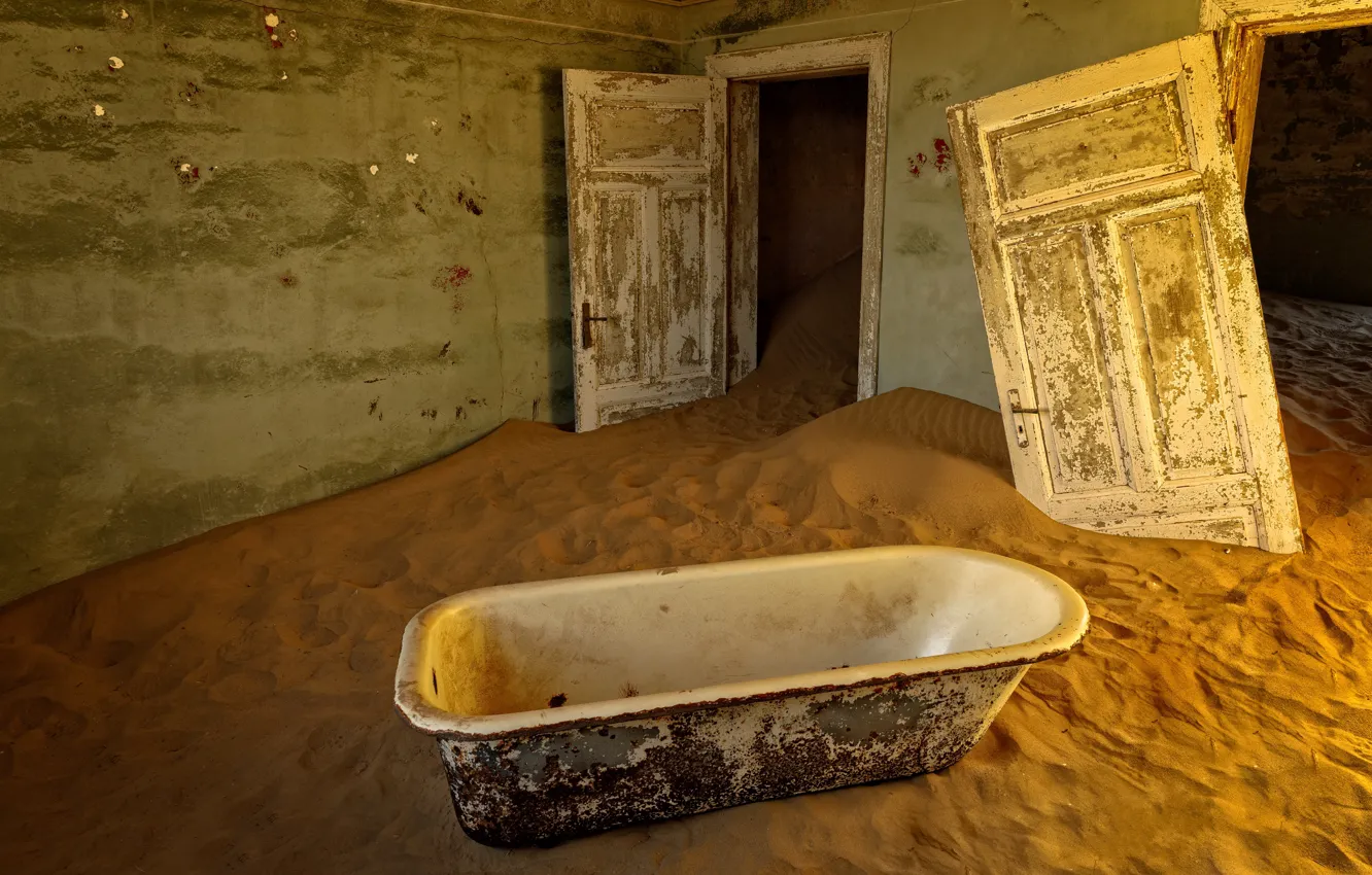 Фото обои песок, двери, ванна