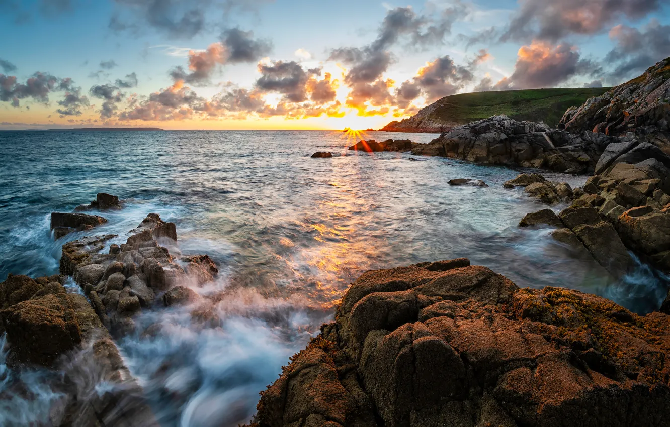 Фото обои море, солнце, закат, камни, скалы, берег, каменистый