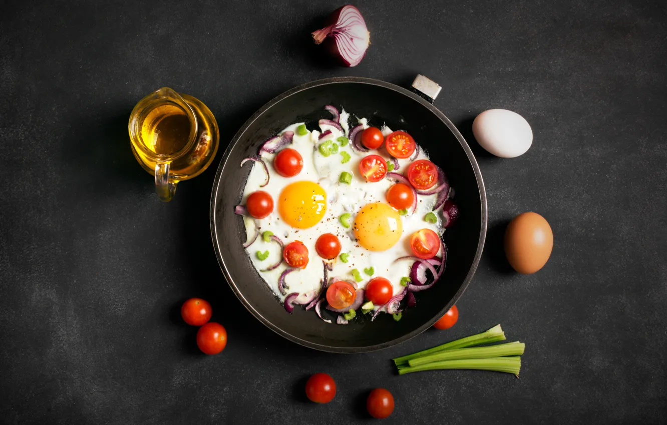 Фото обои фон, масло, лук, яичница, помидоры, oil, Eggs, tomato