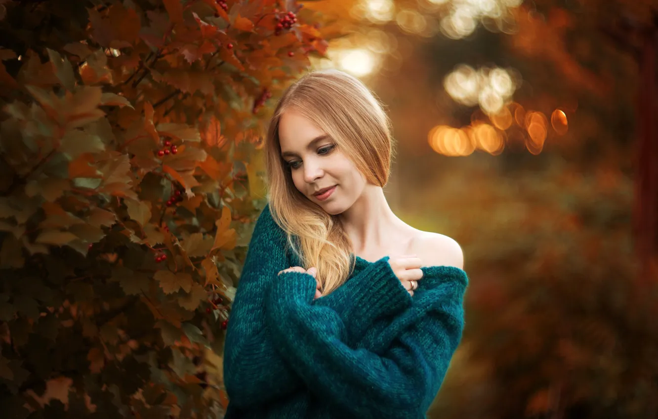 Фото обои осень, листья, деревья, ветки, природа, поза, улыбка, парк