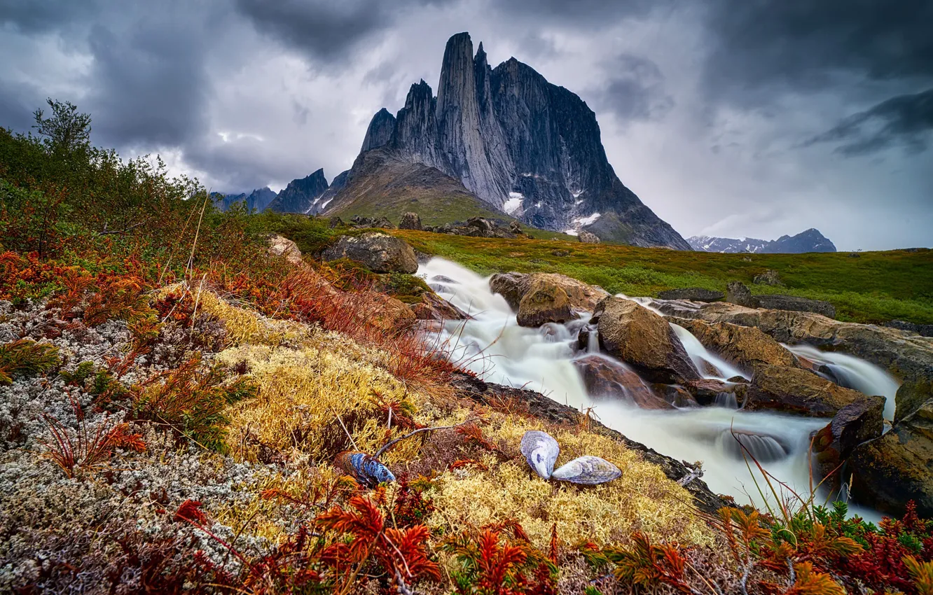 Фото обои пейзаж, горы, тучи, природа, ручей, камни, растительность, Гренландия
