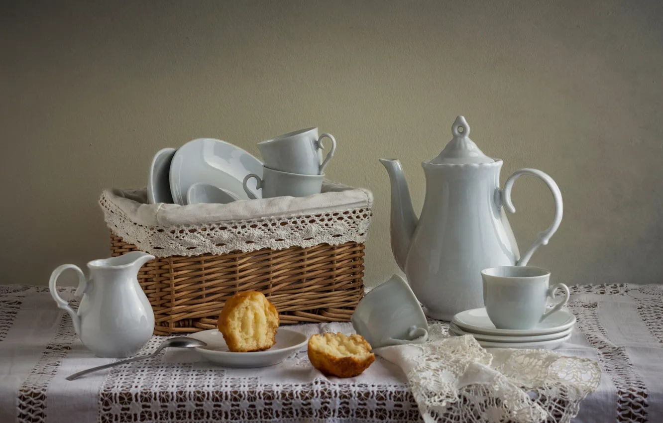 Фото обои белый, стол, стена, еда, чайник, ложка, чашки, посуда
