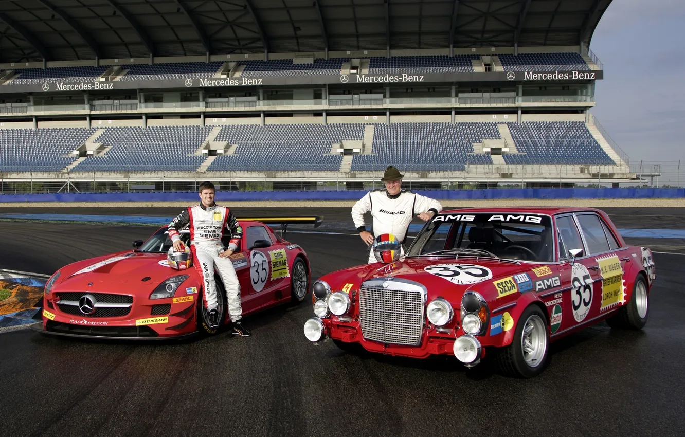 Фото обои Mercedes-Benz, AMG, SLS, пилоты, and, старый и новый, Race Car, 6.3