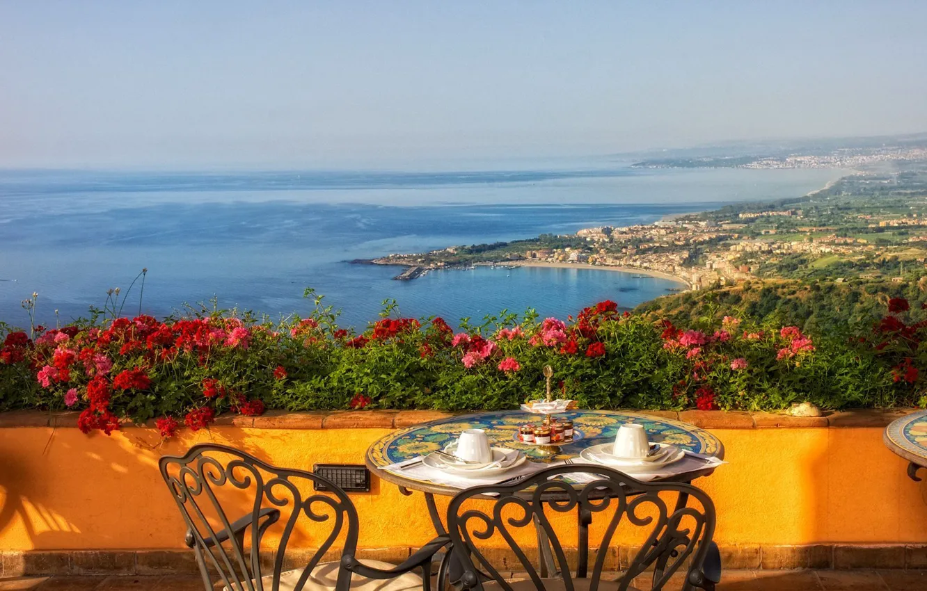 Фото обои море, цветы, побережье, Италия, столик, Italy, терраса