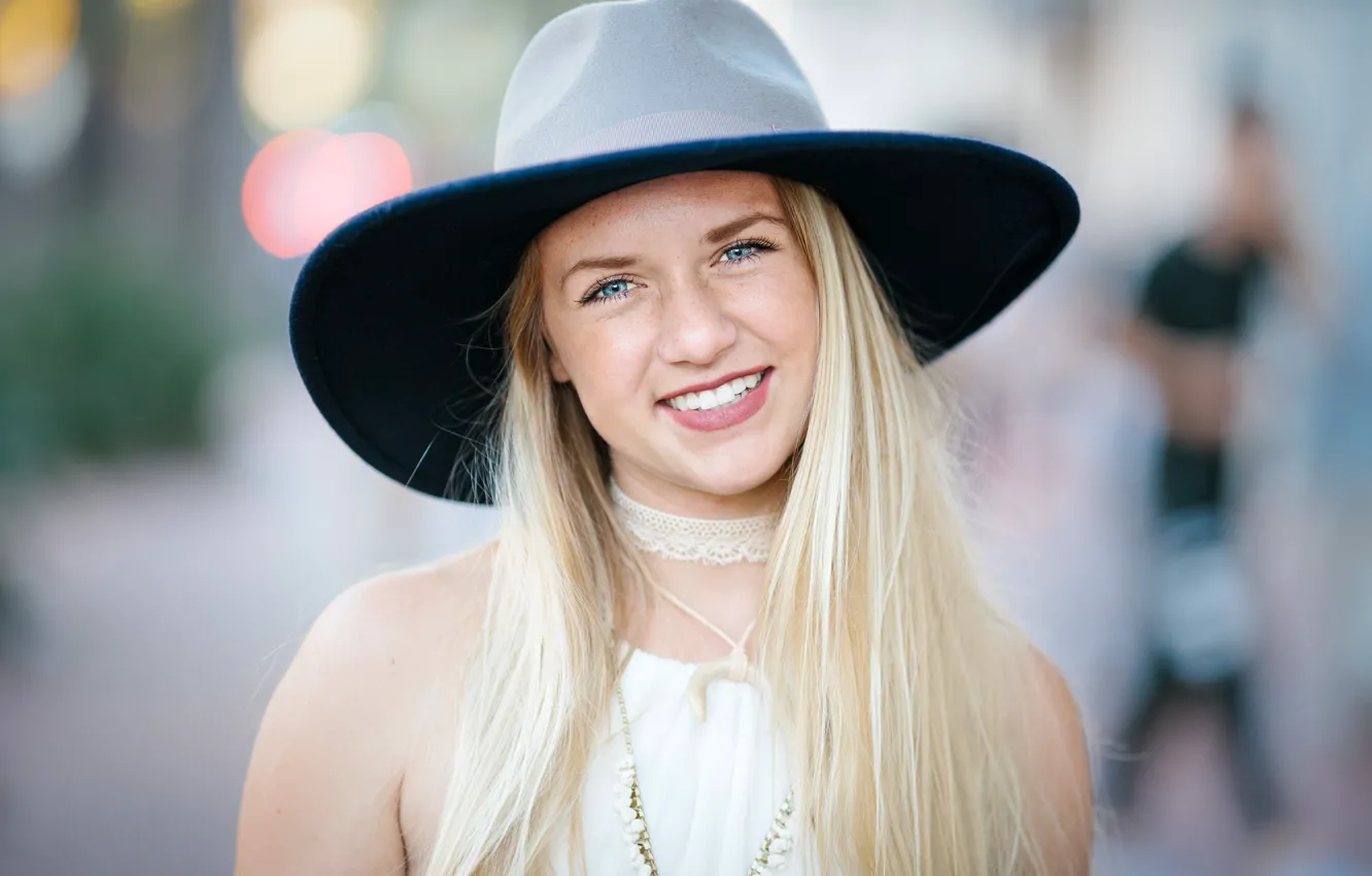 Фото обои girl, hat, smile, direct gaze