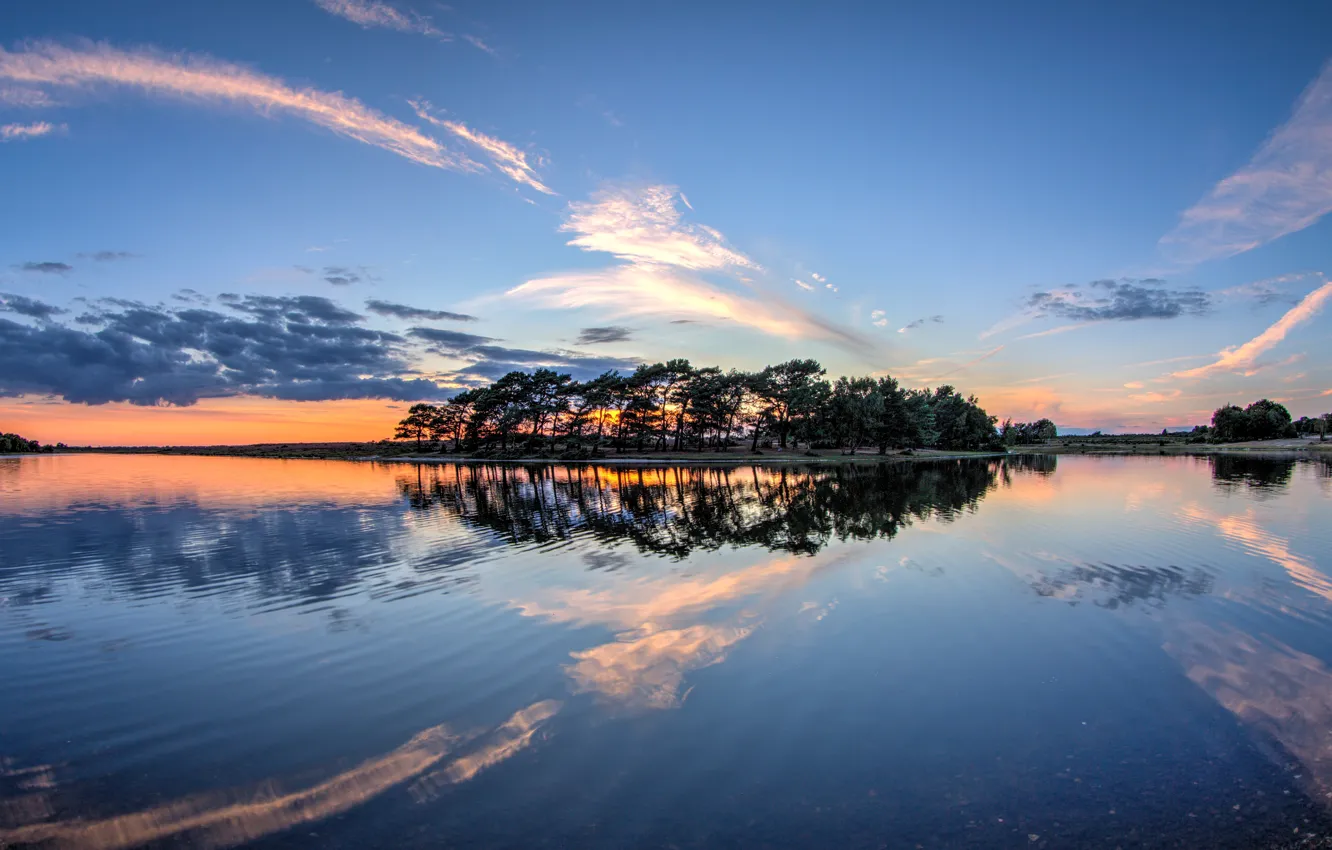 Фото обои небо, деревья, закат, озеро, пруд, отражение, Англия, England