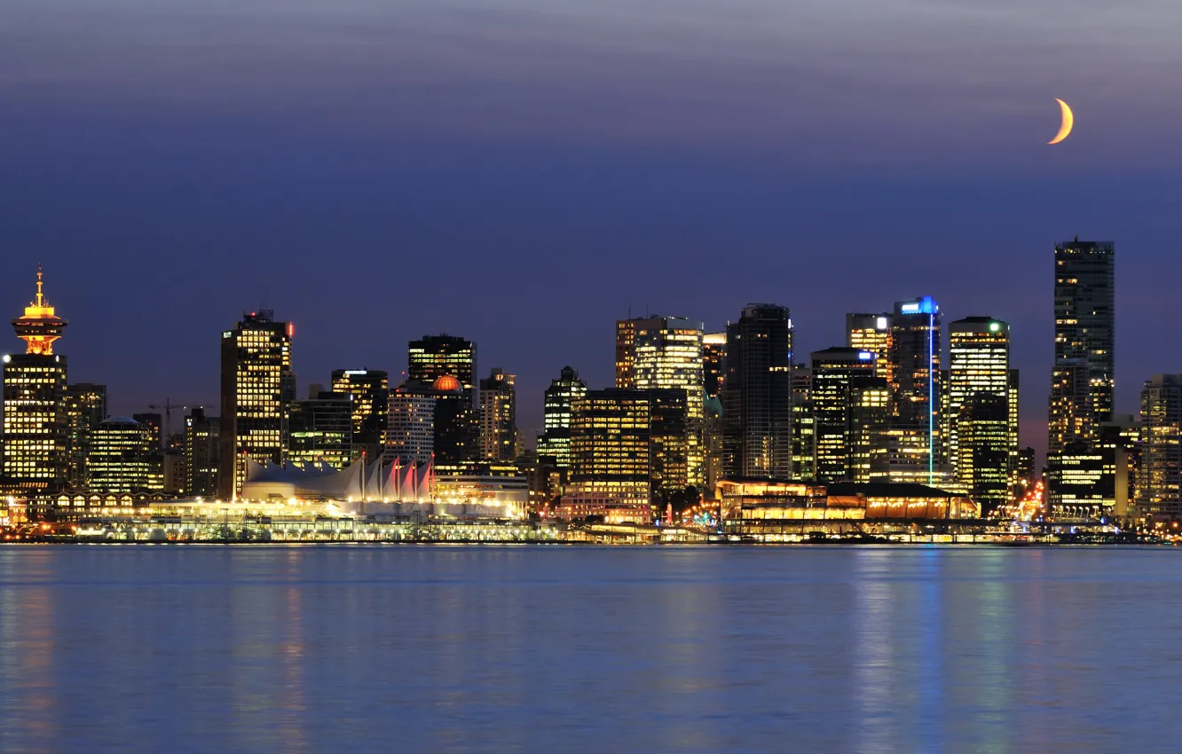 Фото обои ночь, город, огни, океан, луна, небоскребы, Канада, Ванкувер