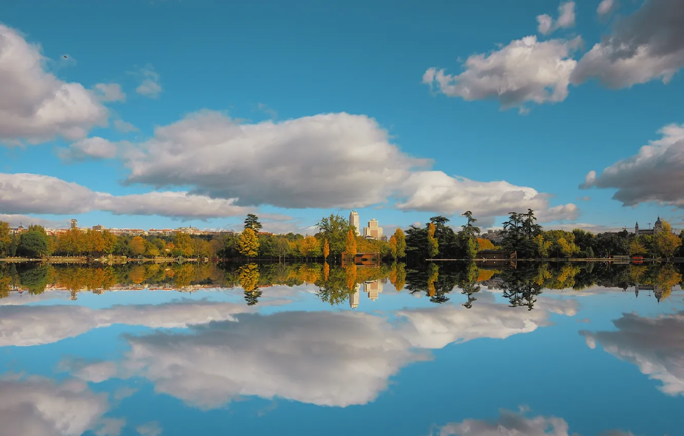 Фото обои осень, небо, облака, отражения, деревья, природа, озеро, sky