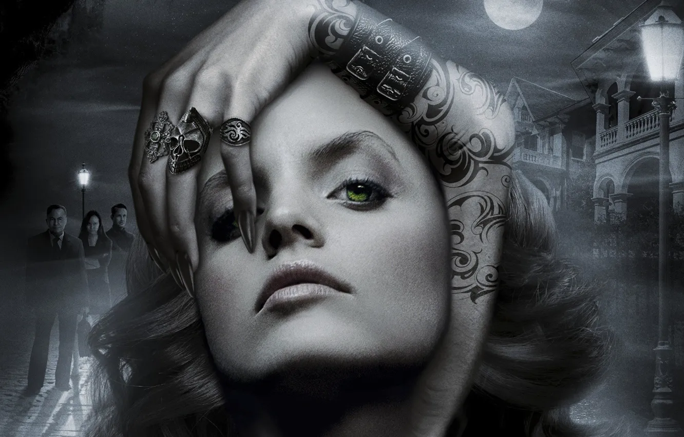 Фото обои dark, Mena Suvari, skull, moon, horror, sky, green eyes, woman