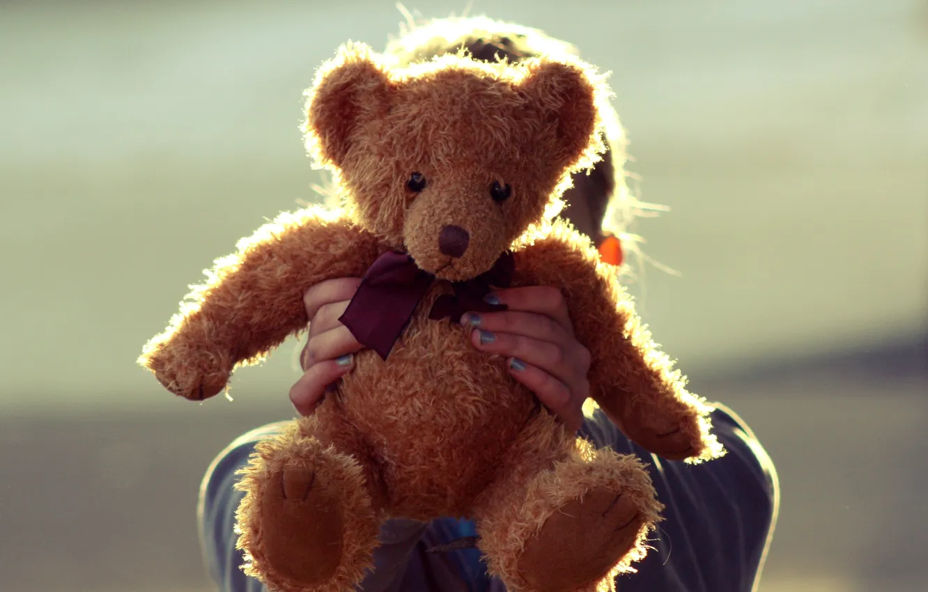 Фото обои руки, мишка, девочка, повязка, teddy bear, Плюшевый