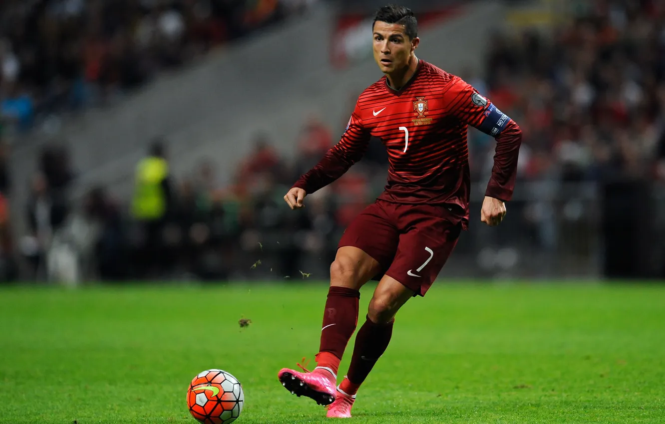 Фото обои футбол, спорт, игра, мяч, форма, Португалия, Cristiano Ronaldo, легенда