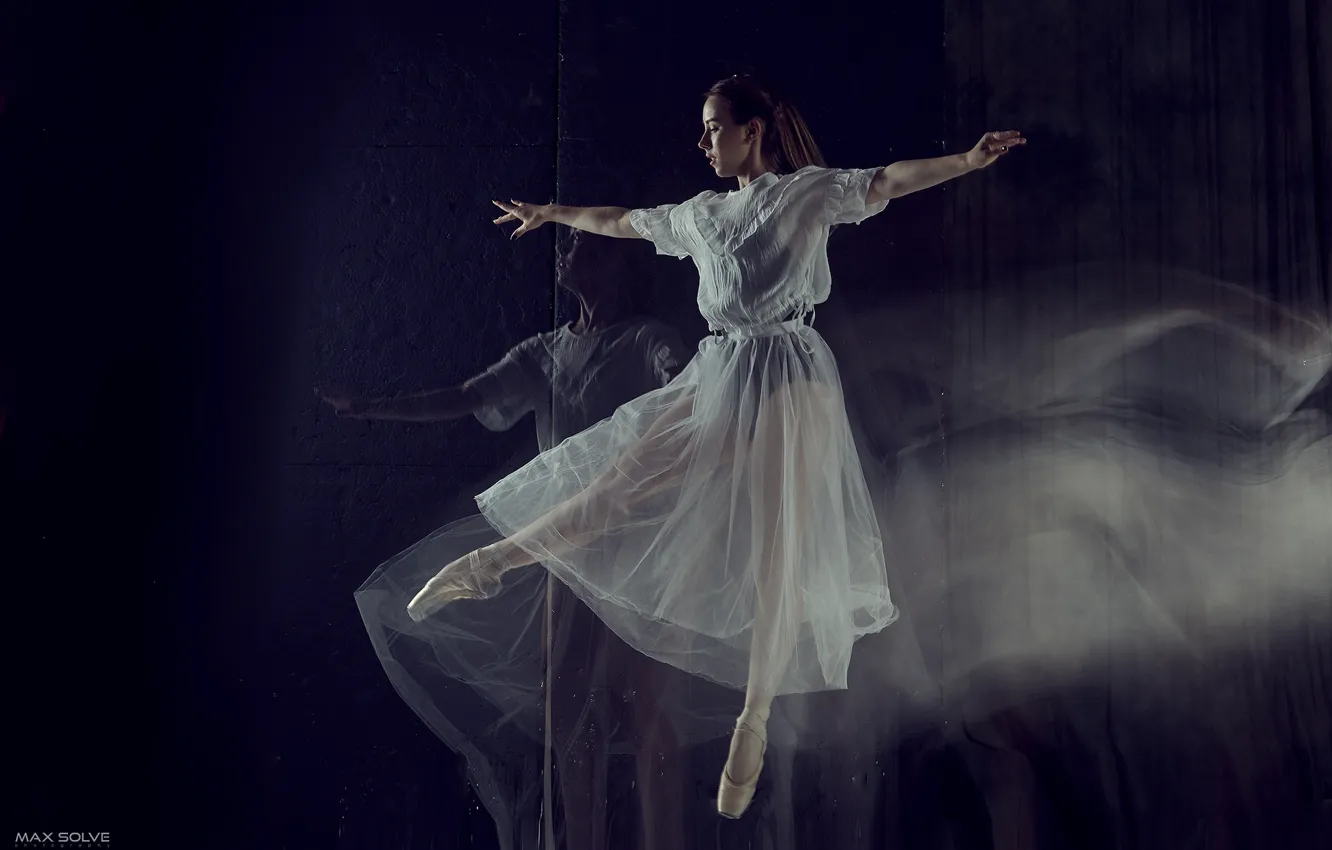Фото обои взгляд, девушка, поза, прыжок, балерина, Max Solve