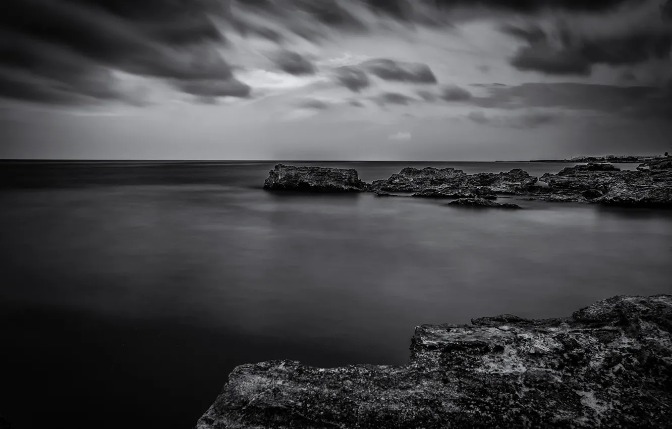 Фото обои море, скалы, Италия, черно-белое, монохром