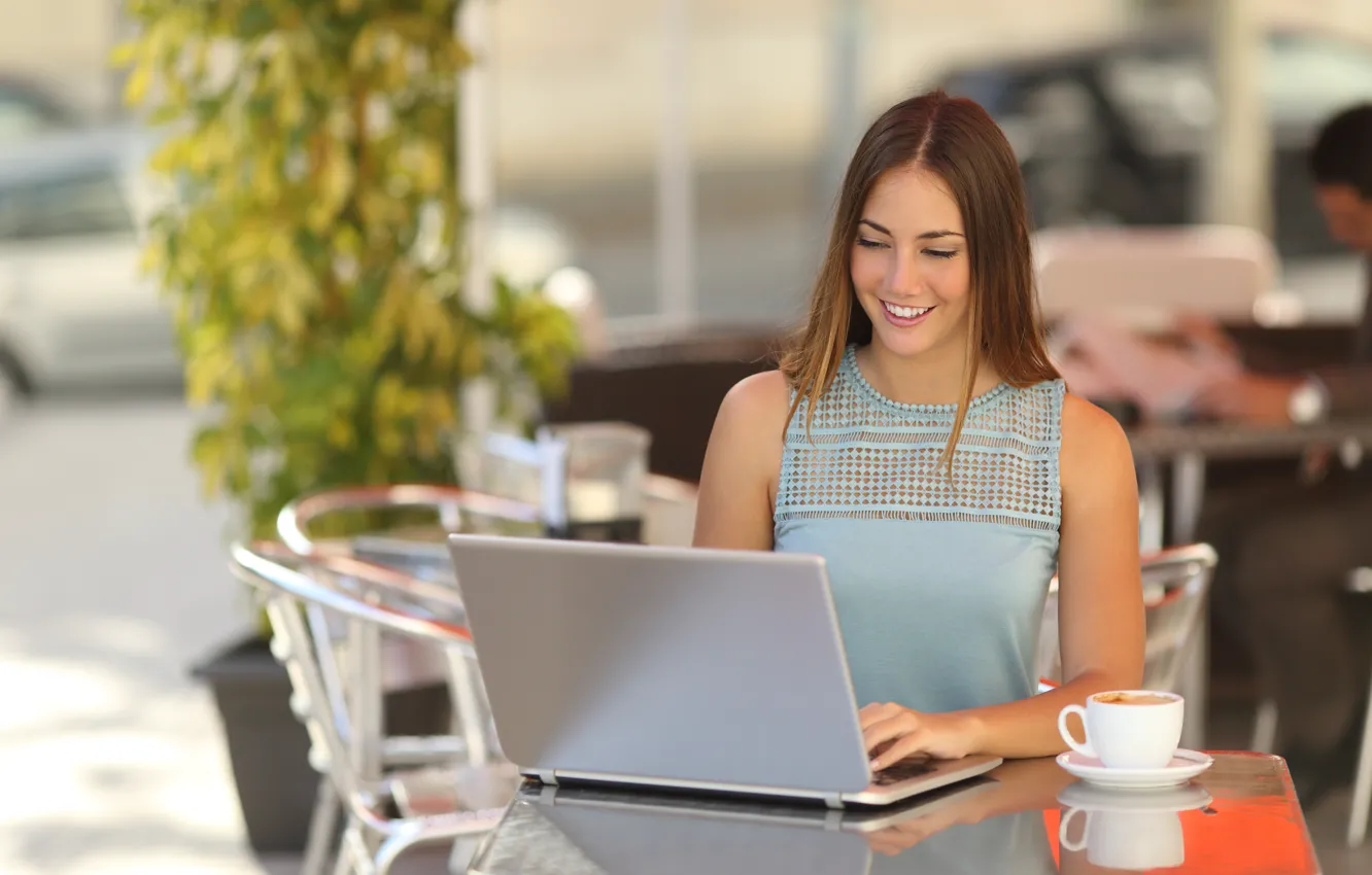 Фото обои девушка, кофе, кафе, ноутбук, woman working in a restaurant
