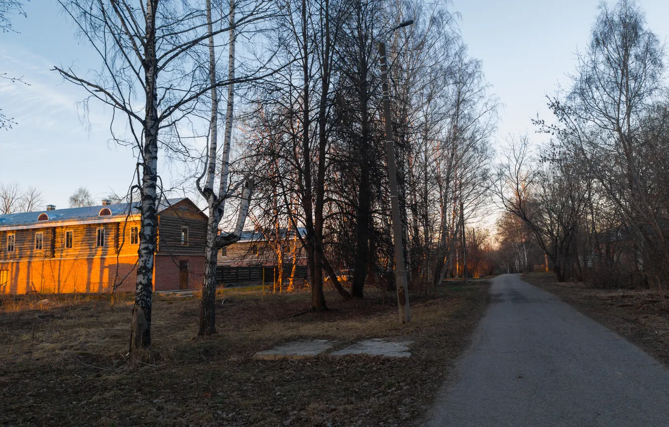 Фото обои дорога, небо, деревья, здания, дома, Россия, Артём