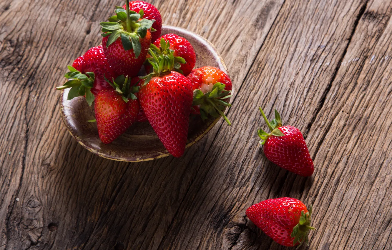 Фото обои ягоды, клубника, красные, fresh, wood, спелая, sweet, strawberry