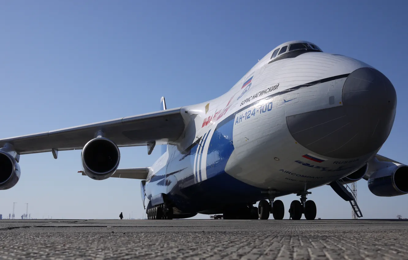 Фото обои Россия, вид спереди, аэродром, шасси, двигатели, Руслан, Авиакомпания Полет, имя - Борис Нагинский