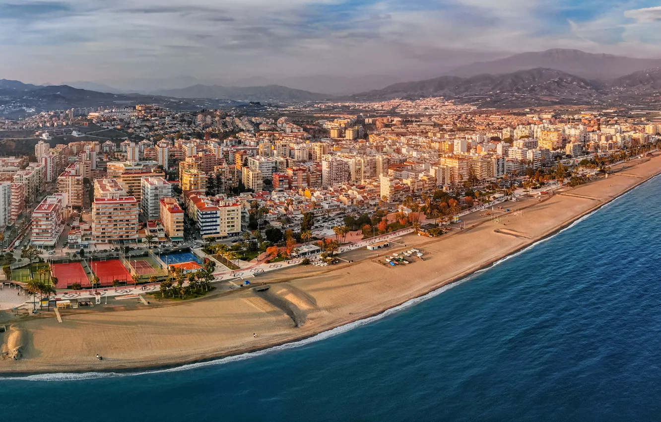 Фото обои море, пляж, горы, побережье, здания, дома, панорама, Испания