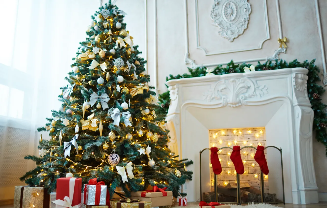 Фото обои украшения, шары, елка, Новый Год, Рождество, подарки, камин, Christmas