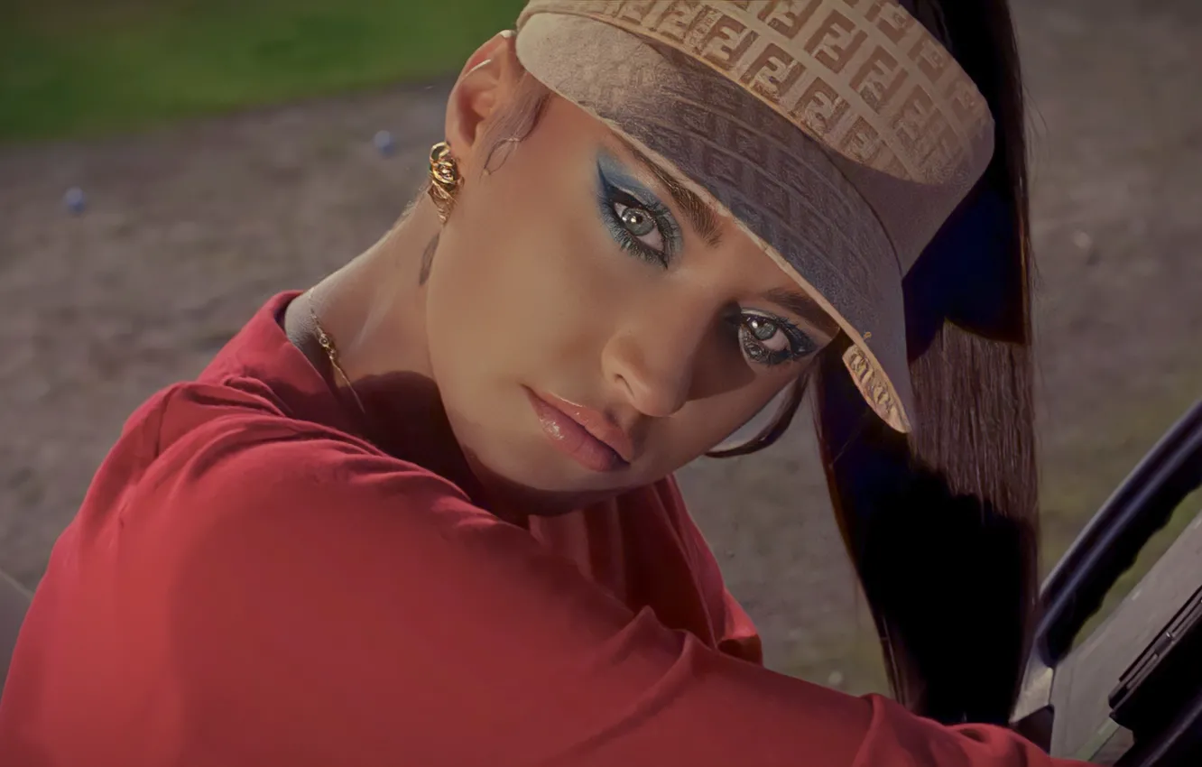 Фото обои girl, golf, hat, eyes, model, pretty, face, brunette