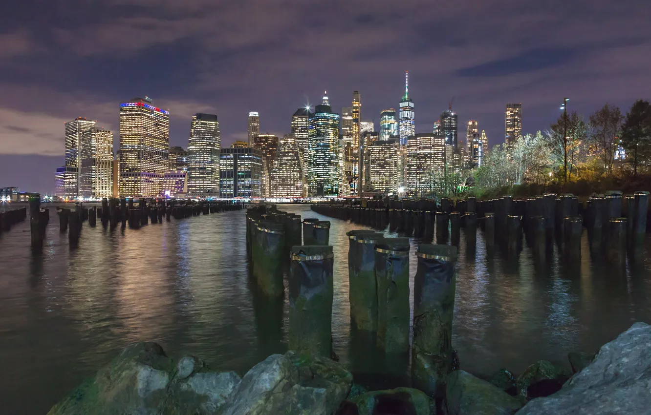 Фото обои ночь, город, пролив, здания, дома, Нью-Йорк, освещение, США