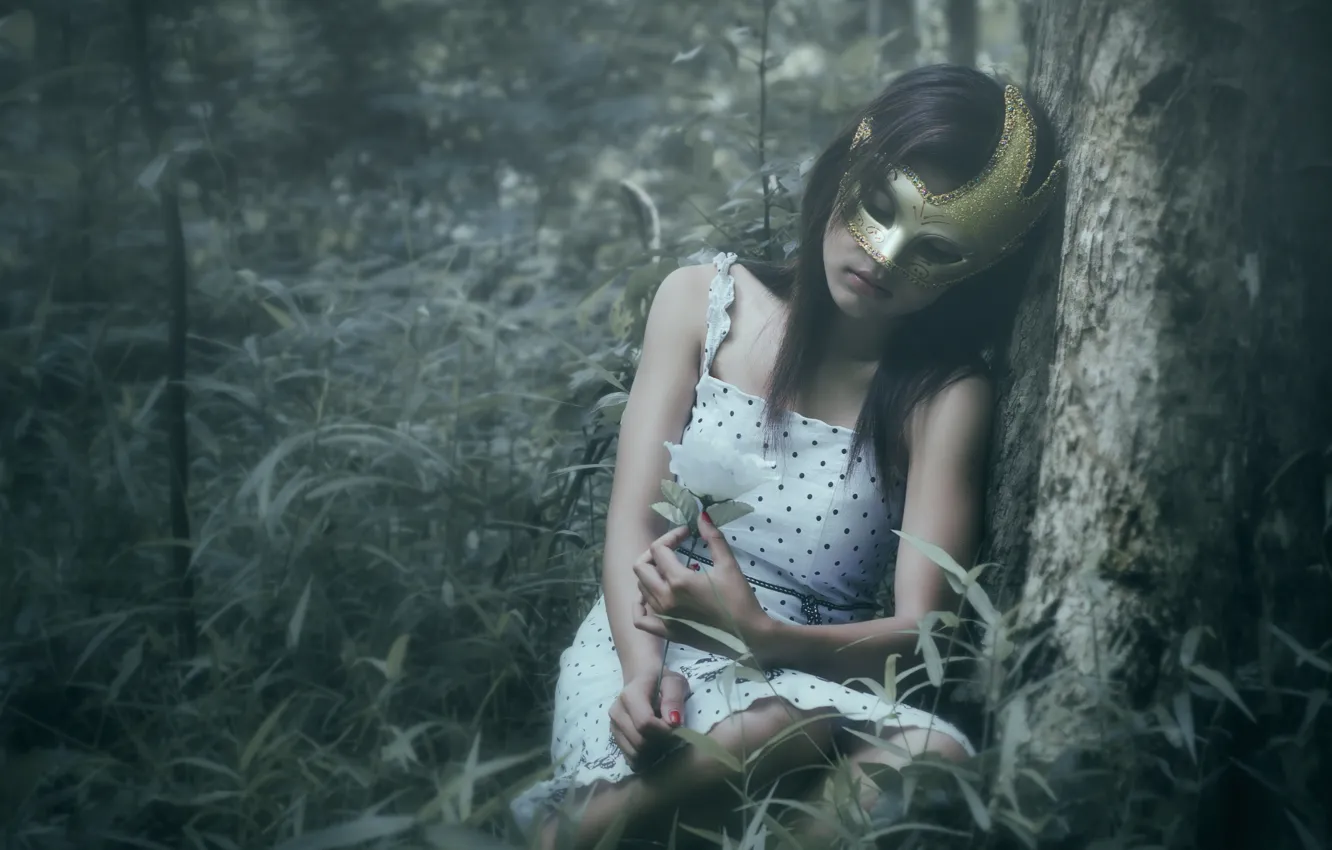Фото обои лес, девушка, одиночество, маска
