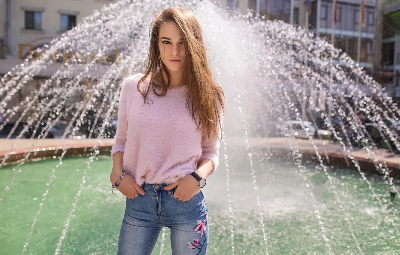 Фото обои взгляд, девушка, джинсы, фонтан, Dmitry Sn