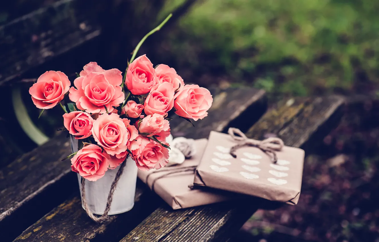 Фото обои цветы, скамейка, розы, лавочка, подарки, лавка, розовые, скамья