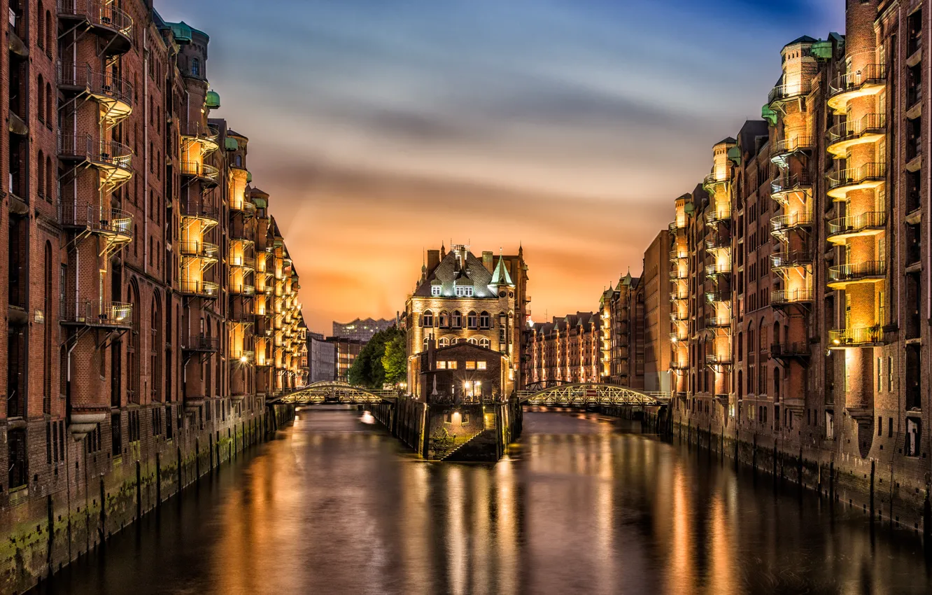 Фото обои город, река, дома, канал, Germany, the Warehouse District in Hamburg