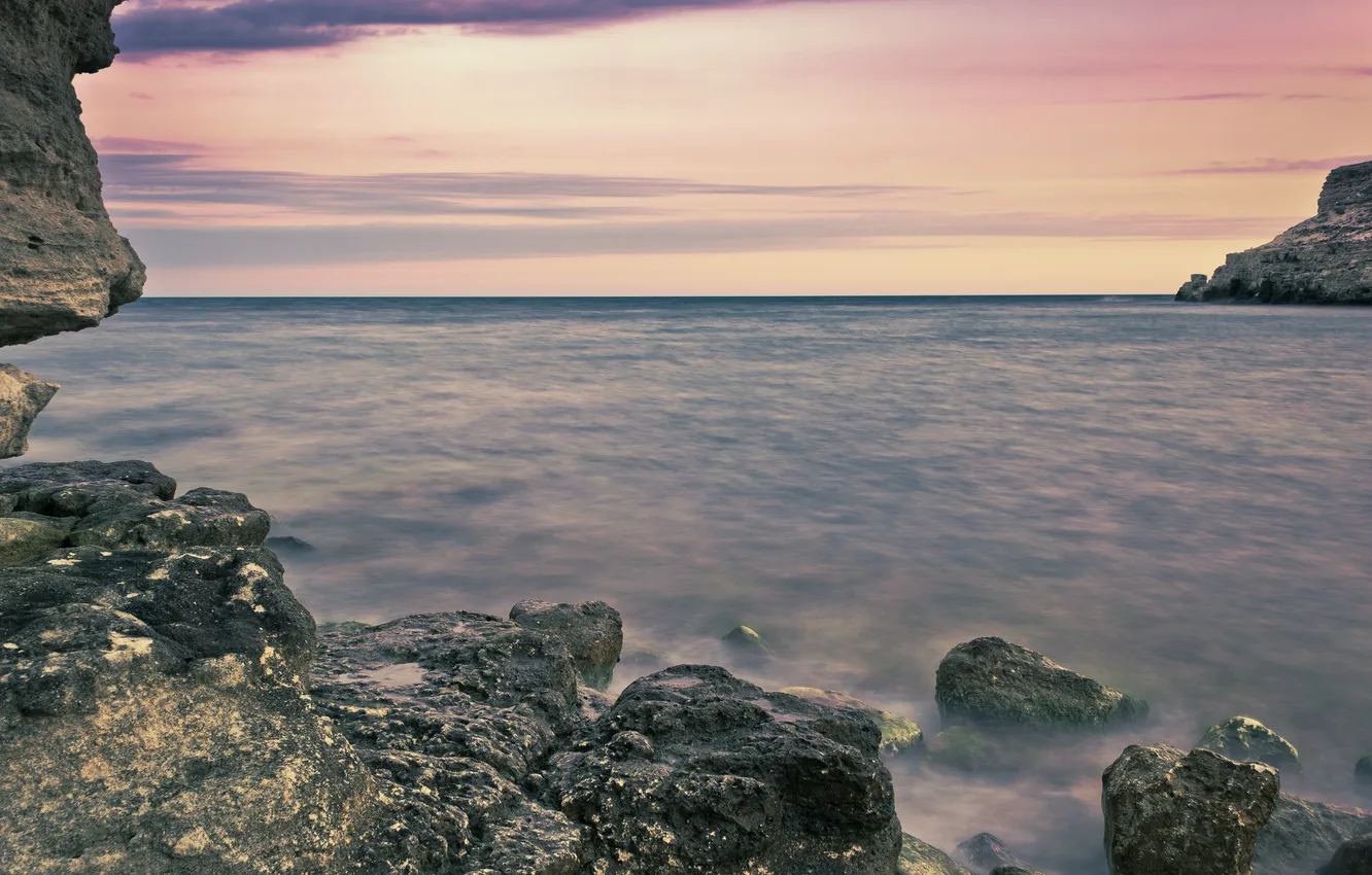 Фото обои море, вода, пейзаж, гладь, камни, скалы, цвет, вечер