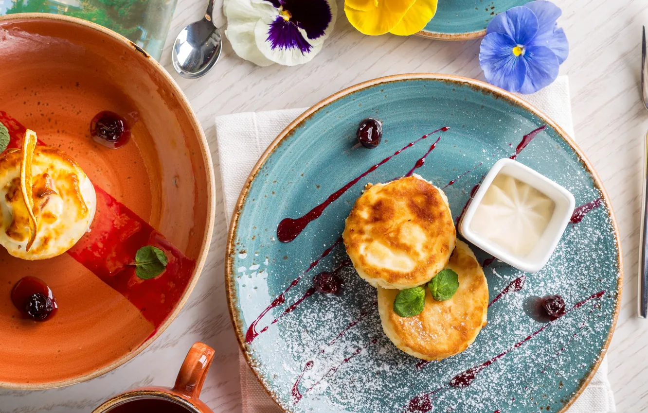 Фото обои цветы, завтрак, тарелка, сырники