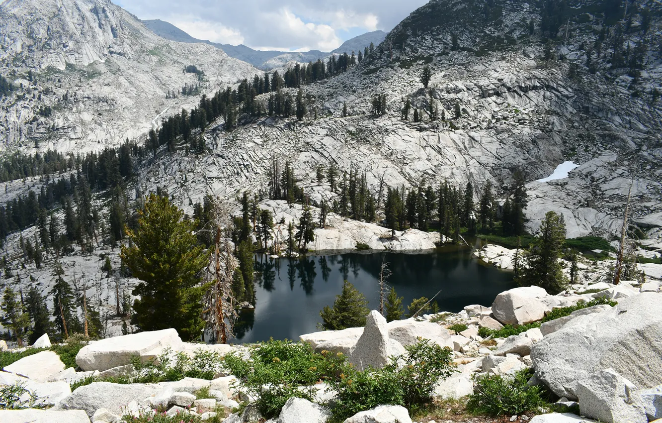 Фото обои облака, деревья, горы, озеро, камни, скалы, США, Sequoia National Park