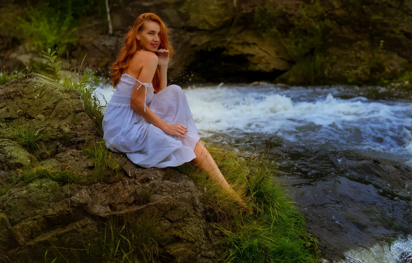 Фото обои девушка, природа, река, берег, платье, рыжая, плечо, Андрей Гнездилов