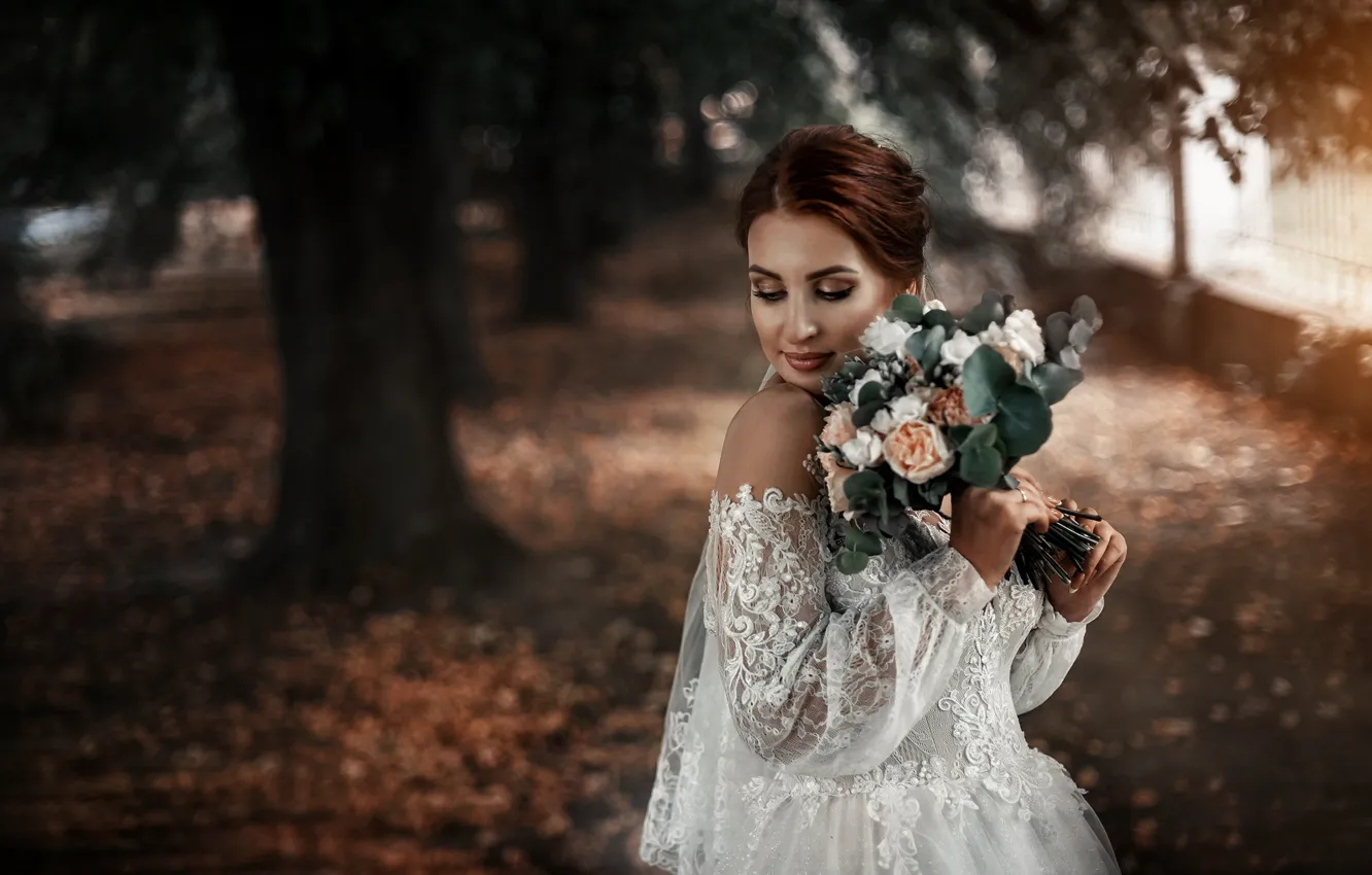 Фото обои осень, девушка, цветы, природа, букет, платье, невеста, аллея