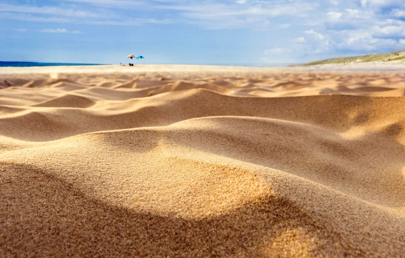 Фото обои песок, море, пляж, фокус, зонтики