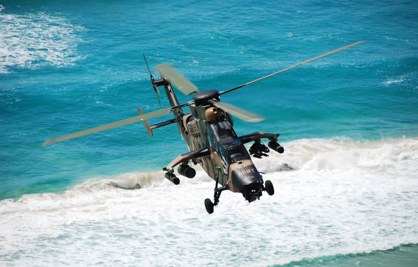 Фото обои море, волны, полёт, вертолёт, Tiger, Eurocopter, ударный, EC 665
