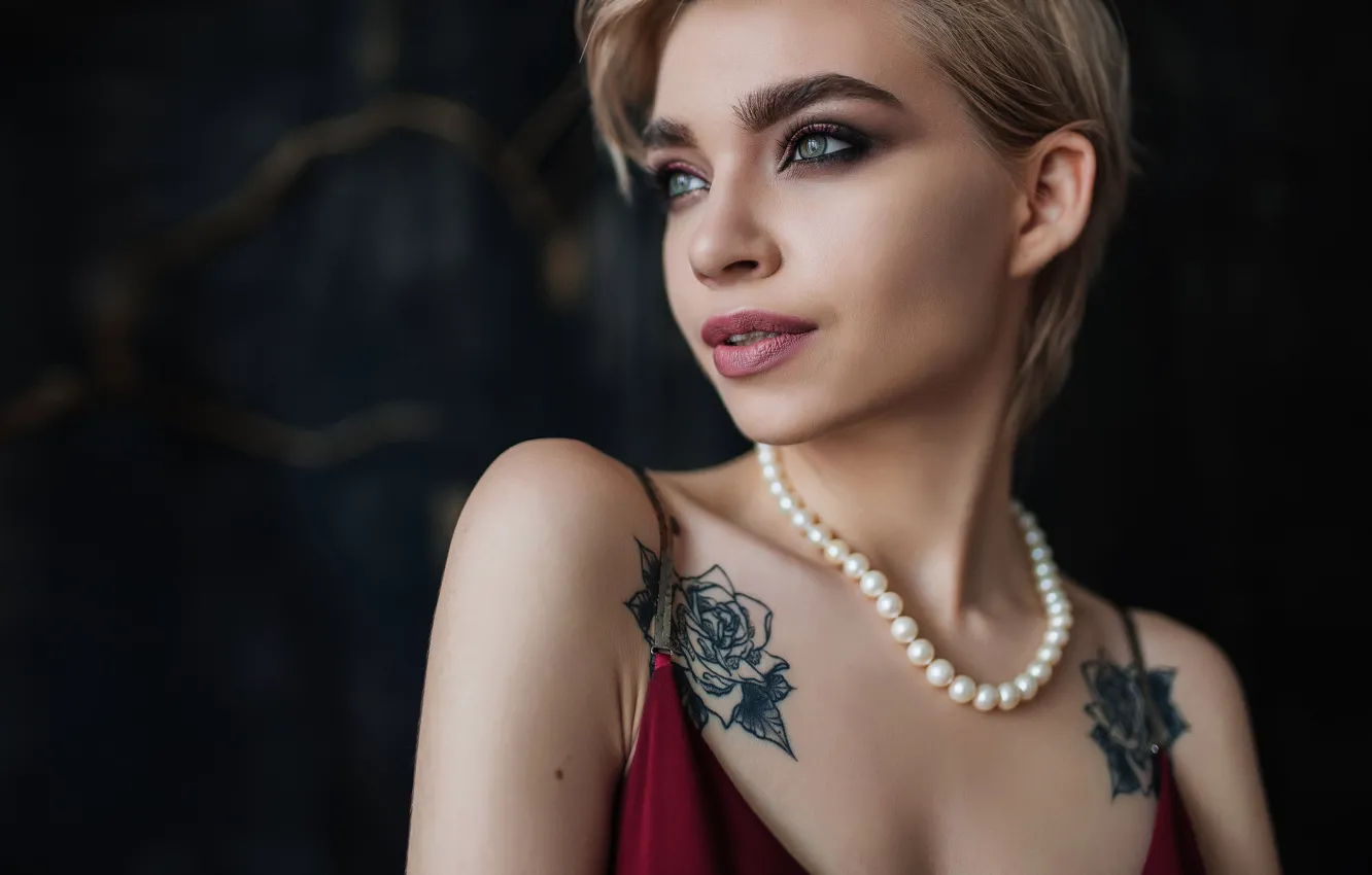 Фото обои ожерелье, макияж, тату, жемчуг, губки, Вера Кублик
