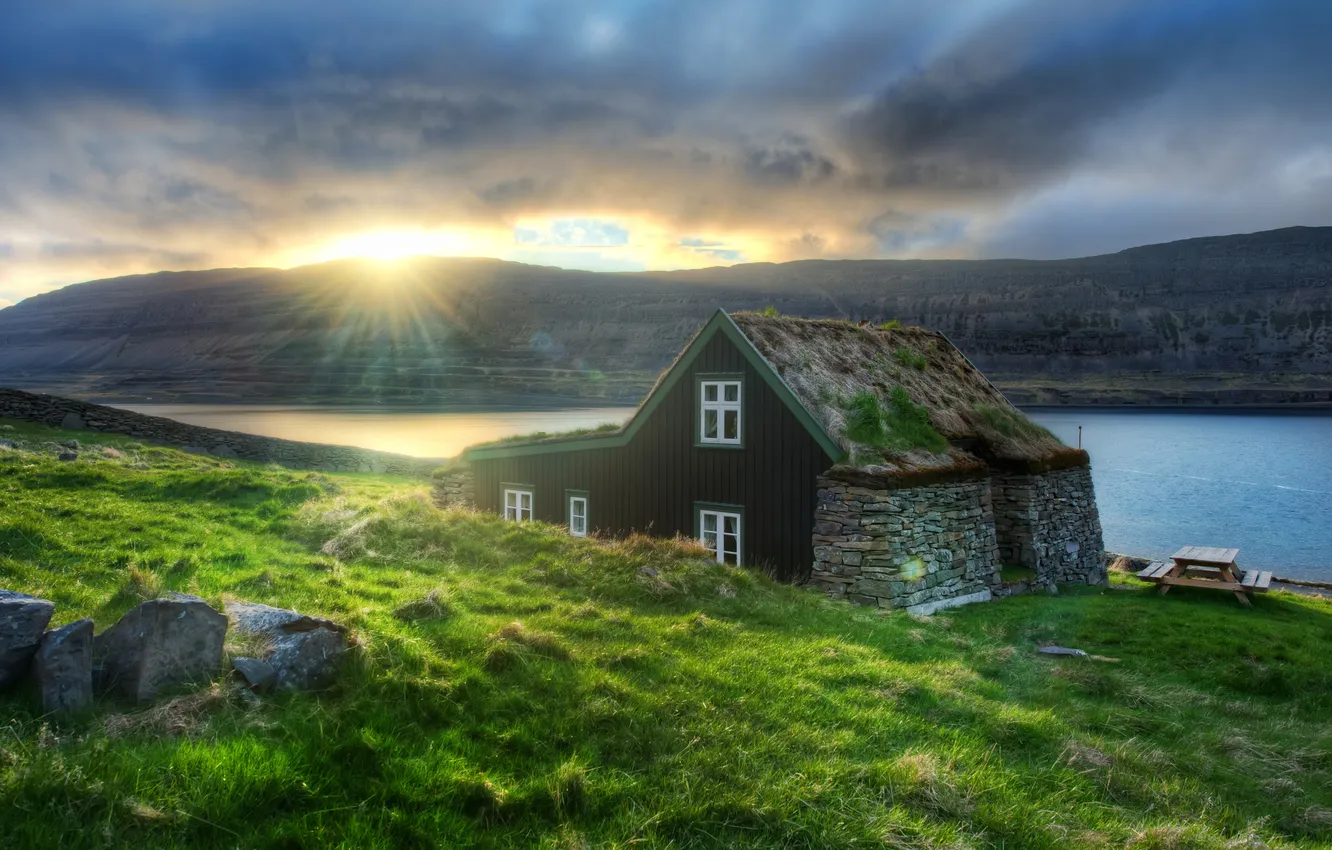 Фото обои небо, трава, солнце, дом, река