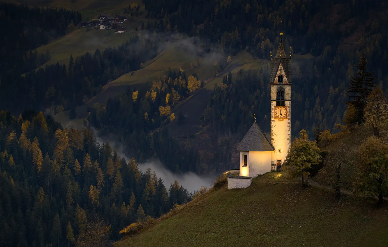 Фото обои осень, лес, горы, холмы, долина, Италия, церковь, панорама