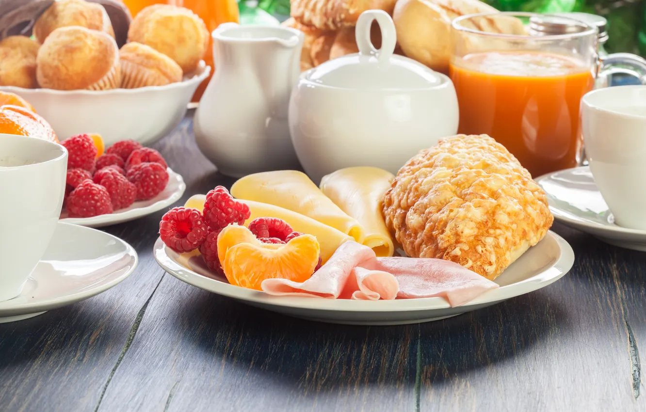Фото обои ягоды, завтрак, сыр, сок, фрукты, кексы, булочка