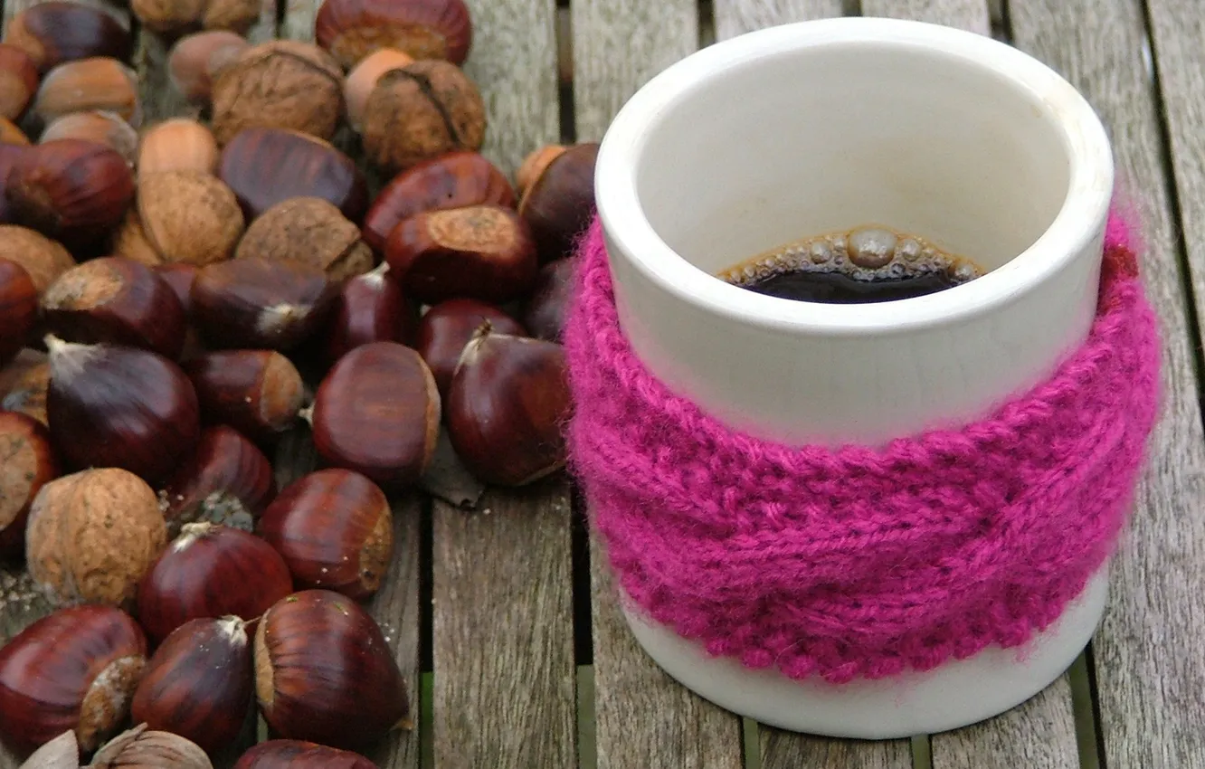 Фото обои Кофе, кружка, орехи, розовая повязка