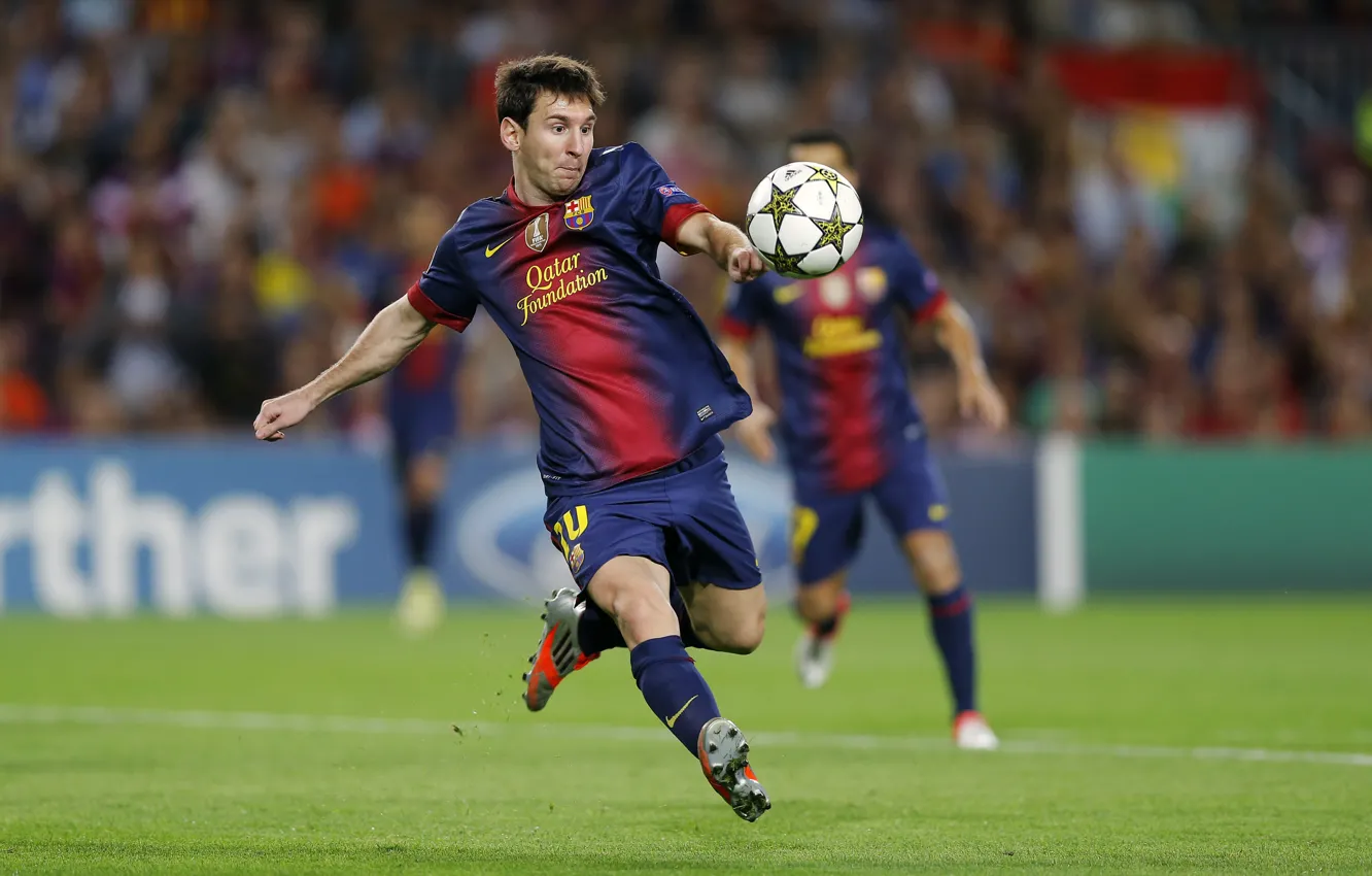 Фото обои газон, футбол, мяч, удар, football, Лионель Месси, Lionel Messi, Барселона