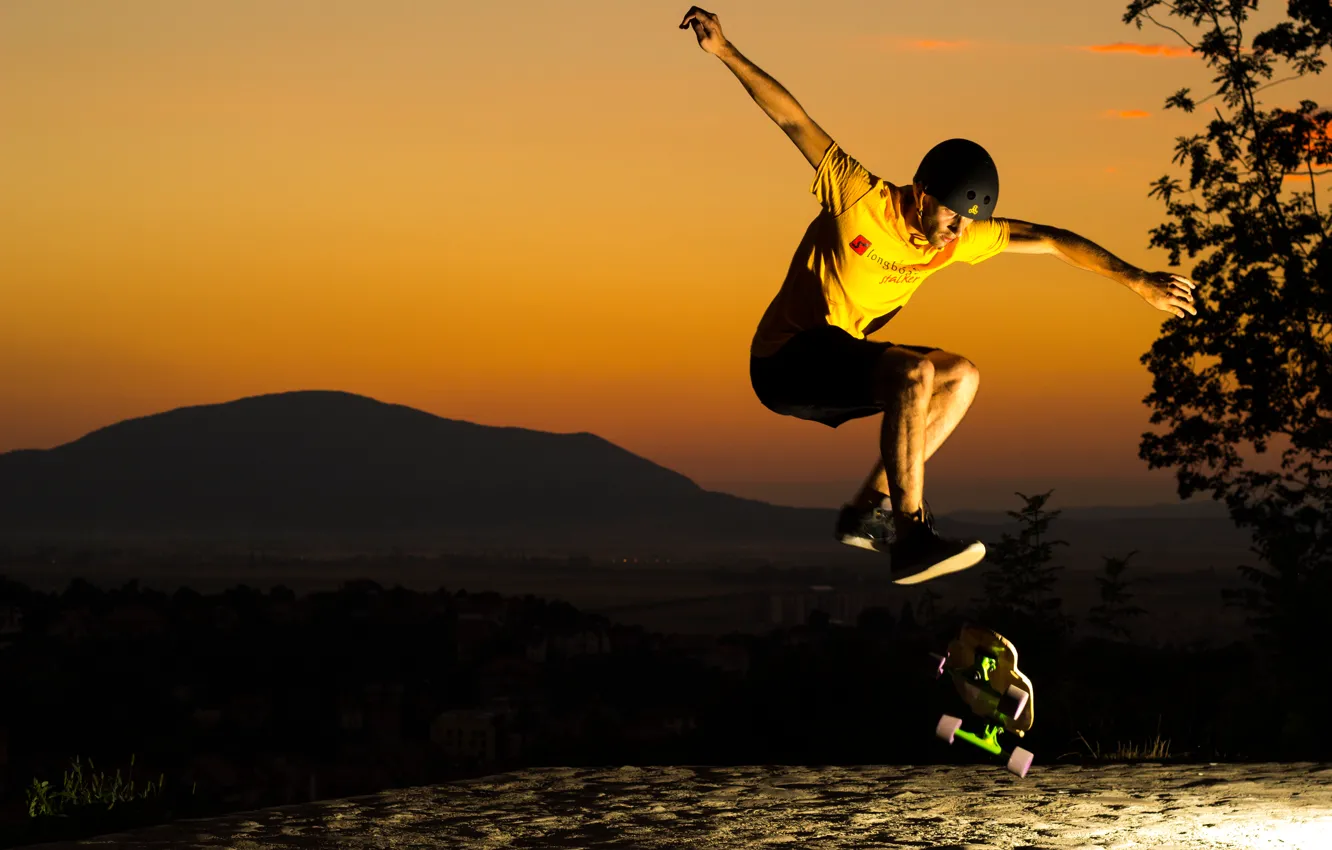 Фото обои закат, прыжок, шлем, парень, скейт